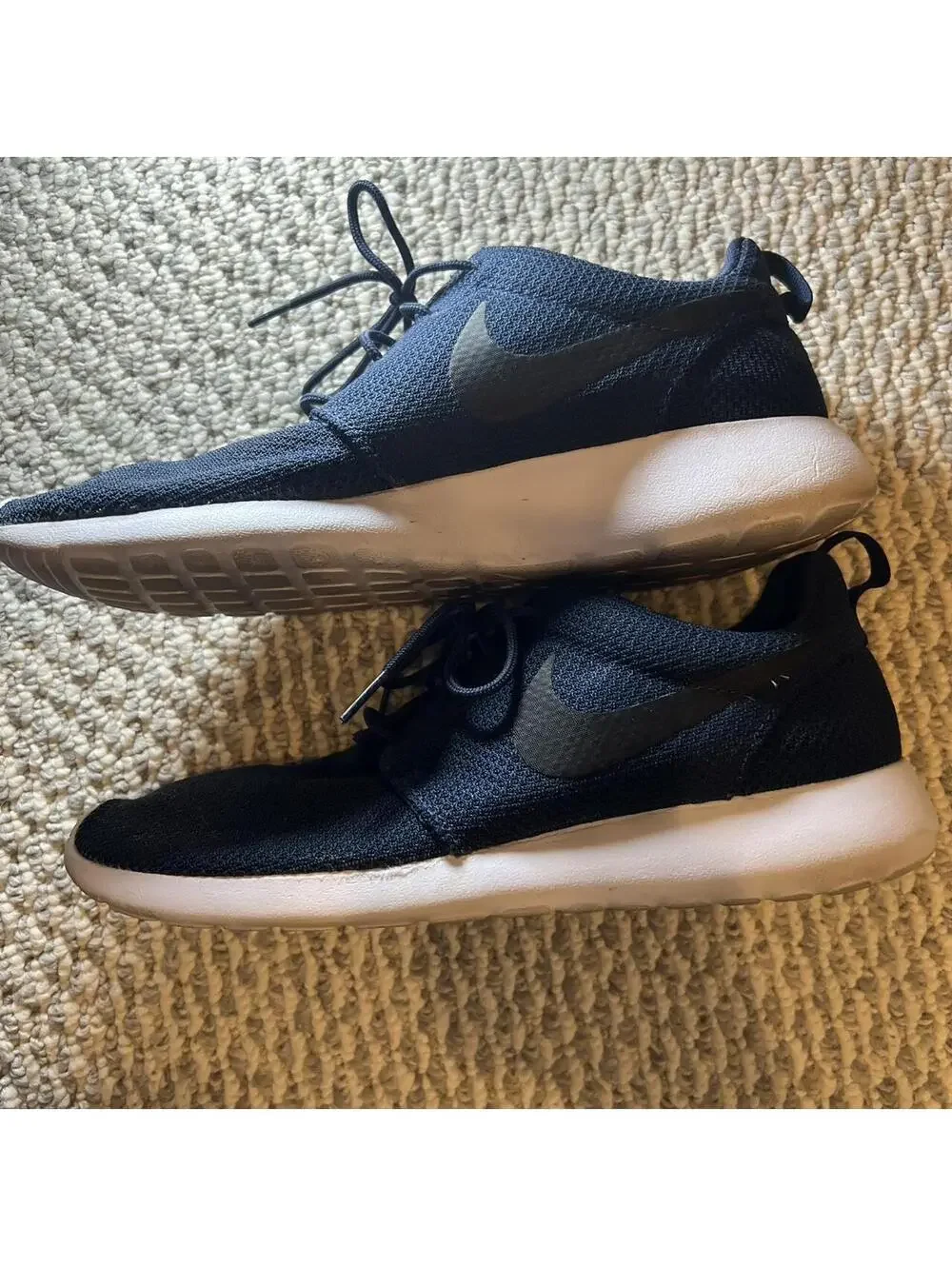 Nike Men's Black and Navy Trainer